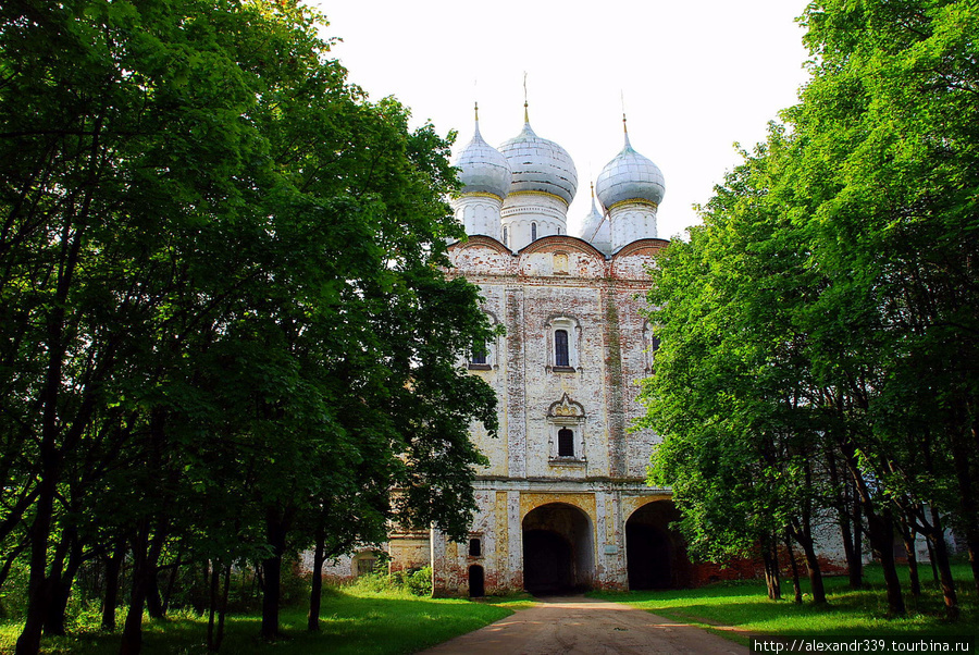 Церковь Сергия Радонежского — вид с внутренней территории Борисоглебский, Россия