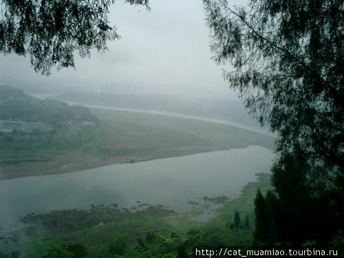 Вид с замка на реку Цзялинь