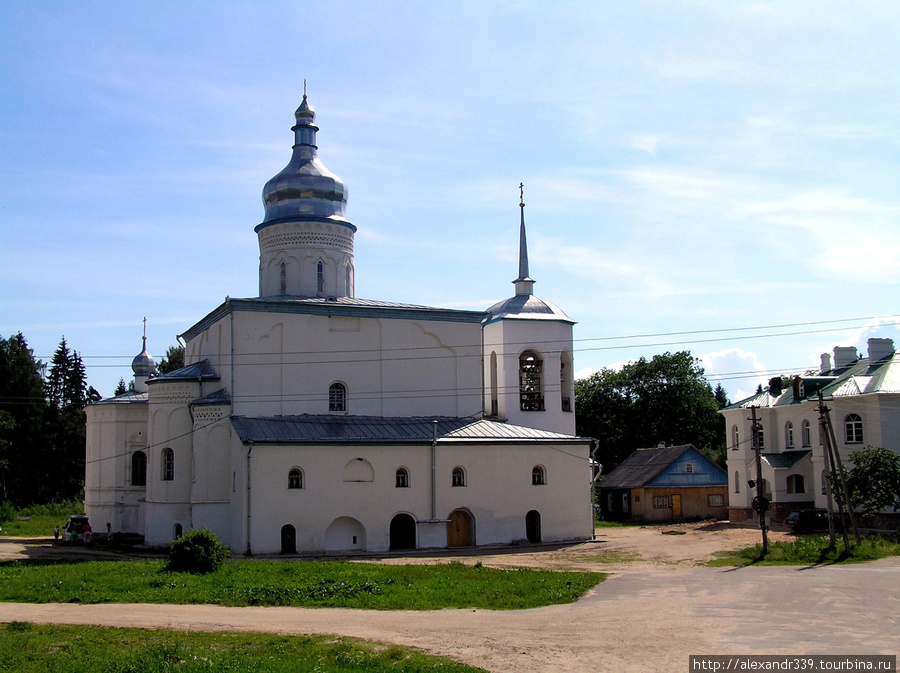 Спасо-Елеазаровский монастырь в Елизарово основанный 1447 году, не самая известная монашеская обитель, но по значимости для России он занимает особое место. 
В этом монастыре жил старец Филорей, известный своей формулой: «Два Рима уво падоша, а третий стоит, а четвертому не быти». Псковская область, Россия