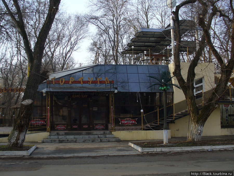 Здания улицы Курортная Саки, Россия
