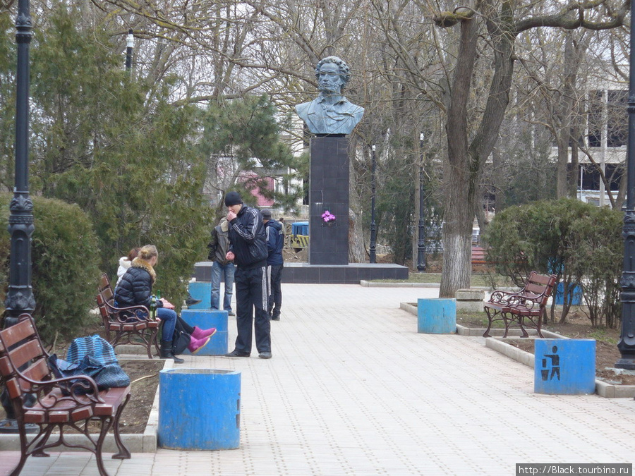 Сквер имени Пушкина Саки, Россия