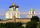 Кафедральный Собор Святой Живоначальной Троицы в Кремле. Этот Троицкий собор (четвертый по счету) был заложен в 1682 году на том же месте, где стояли предыдущие храмы.