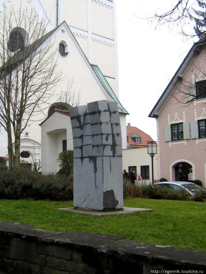 Скульптура символ единства покоя и движения. А не просто камень! Эберсберг, Германия