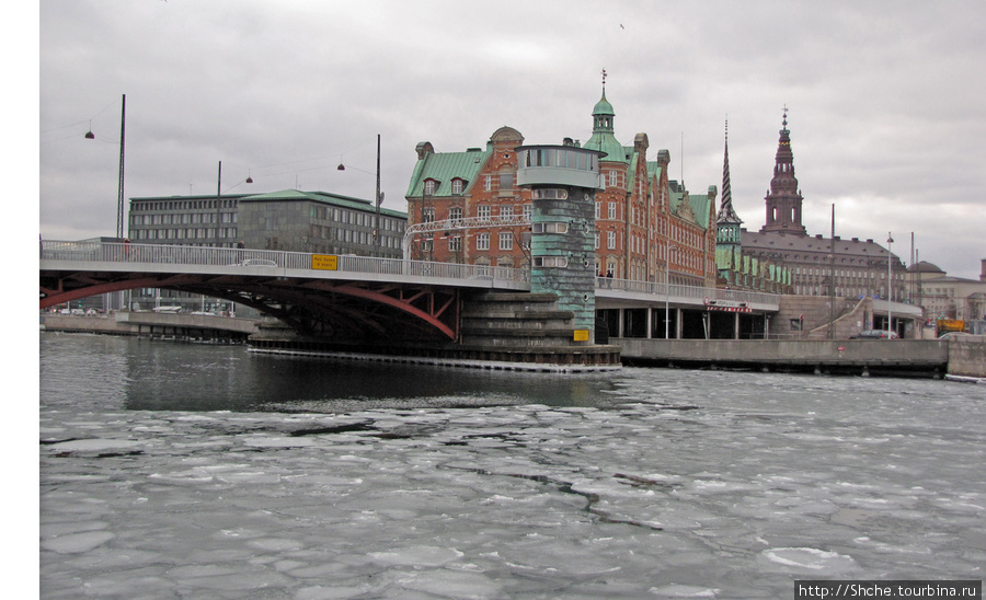 Мост Knippelsbro, ведущий на остров Christianshavn Копенгаген, Дания