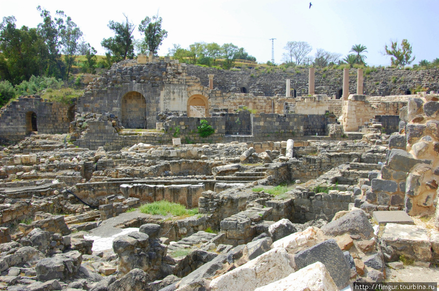 Римские Помпеи погибли в результате извержения Везувия в 79 г.,а Израильские Помпеи(Скифополис) в резултате сильнейшего землетрясения в 749 г. Бейт-Шеан, Израиль