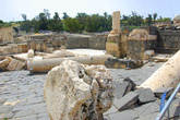 Руины римского храма в конце улицы Карго.II в.н.э.Вес колонн храма достигал 250т.Высота храма-15 метров.Храм посвящался императору Марку Аврелию.