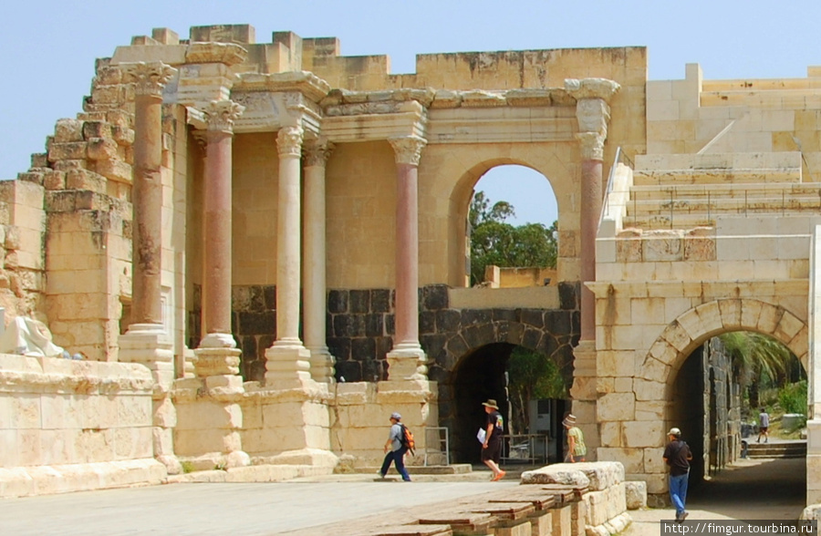 Просцениум,коринфская колоннада,вход в театр Бейт-Шеан, Израиль