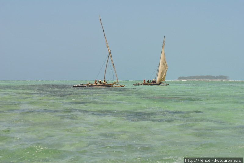 Рыбаки идут домой Матемве, Танзания