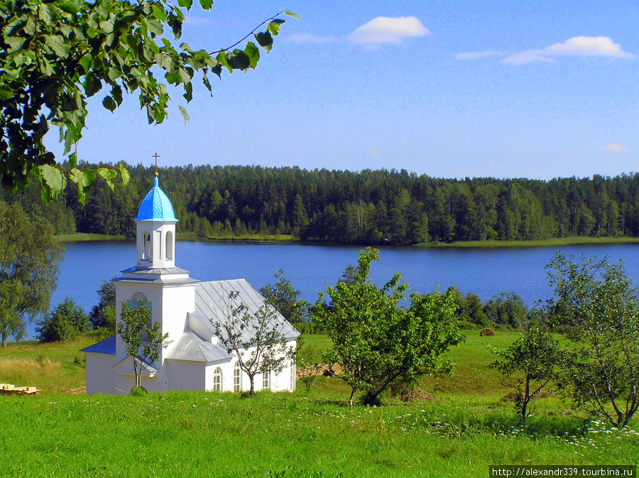 Монастырь расположен на берегу Тервенического озера Санкт-Петербург, Россия