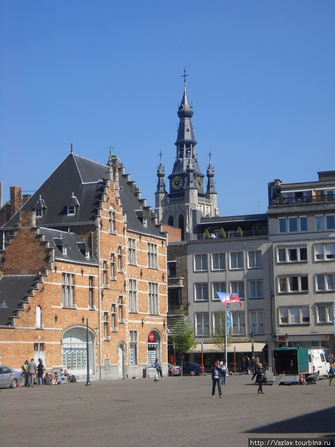 Разная архитектура Кортрейк, Бельгия