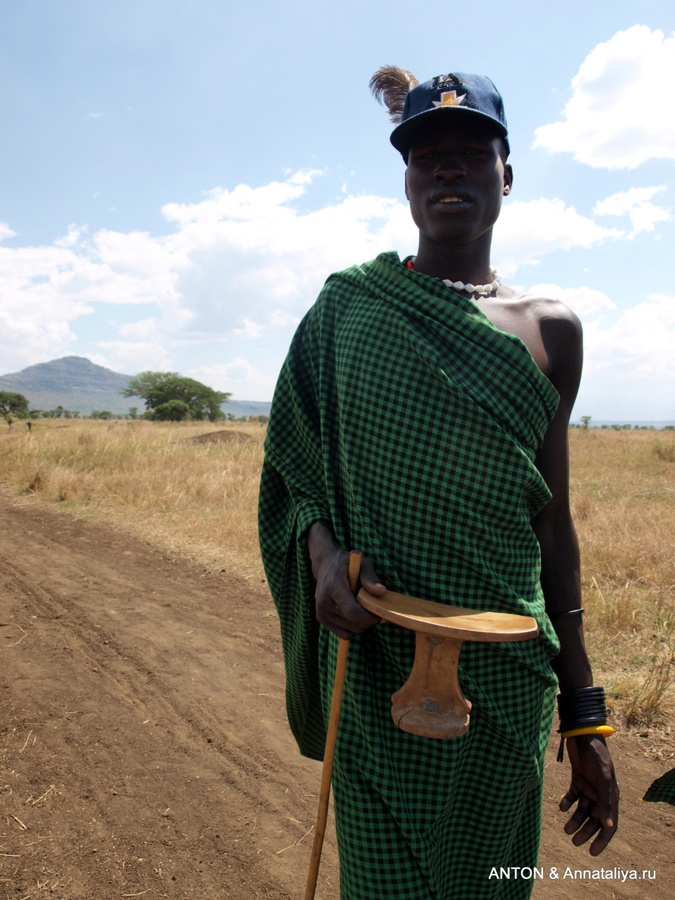 Красавец карамоджонг. Перо — это тоже модно Заповедник Пиан-Упе, Уганда