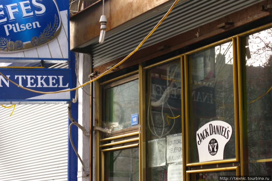 Считается, что Конья один из самых консервативных городов Турции. Но магазины с алкоголем есть и здесь Конья, Турция