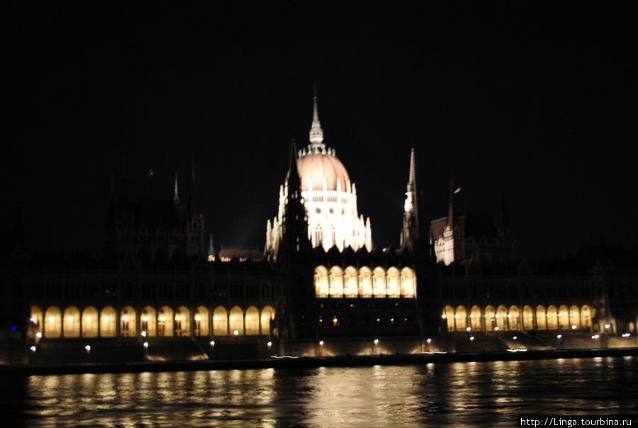 Чуден Парламент при всякой погоде и при любом освещении Будапешт, Венгрия