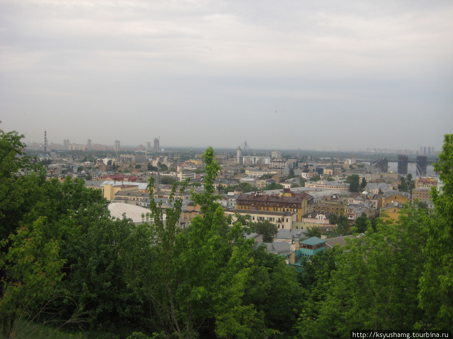 Издали — красивый город Киев, Украина