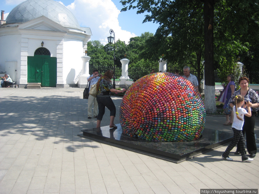 опять яйца, напоминают о Пасхе Киев, Украина