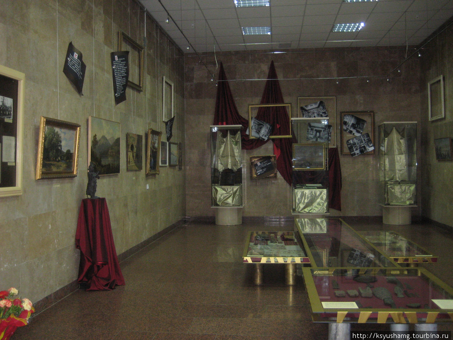 Экспонаты музея ВОВ, женщина-гид провела для нас двоих интереснейшую экскурсию, за что мы были очень благодарны Киев, Украина