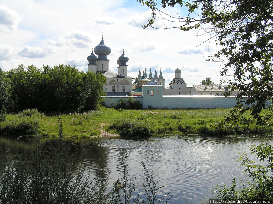 Богородичный Успенский мужской монастырь Тихвин, Россия