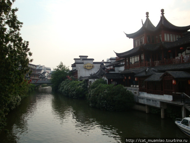 Речка Цзиньхуай. Она носит нежный характрер, как сам город Нанкин. Нанкин, Китай