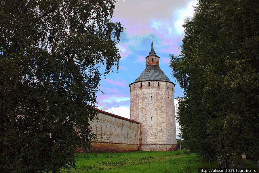 Белозерская (Большая Мереженная, Озерная) башня Кириллов, Россия