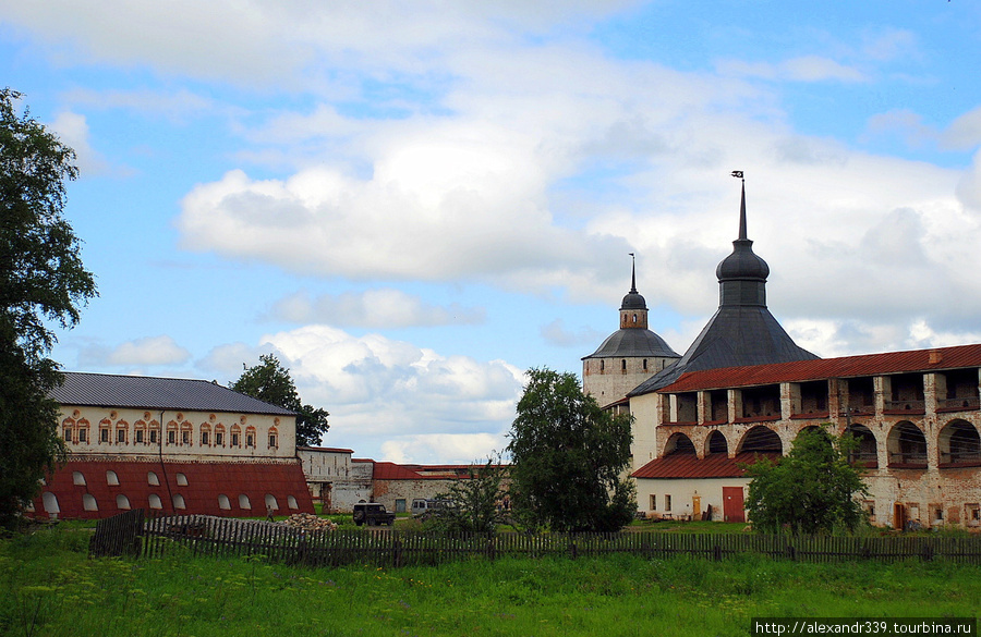 Сюда в 1542 году был сослан митрополит московский Иоасаф (Скрипицын). Кириллов, Россия