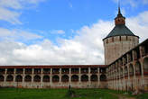 В 1612-1613 годах монастырь выдержал осаду и отбил (до 1616г.) несколько нападений войск польских и литовских интервентов.