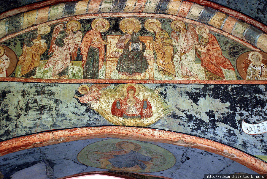 Святые ворота с надвратной церковью Иоанна Лествичника Кириллов, Россия