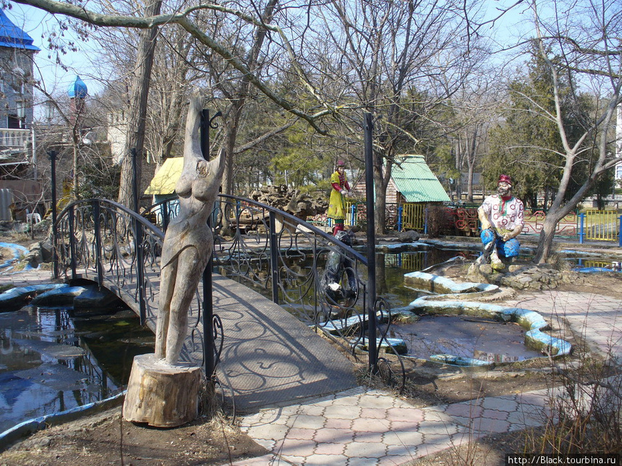 В парке Фрунзе ранняя весна Евпатория, Россия