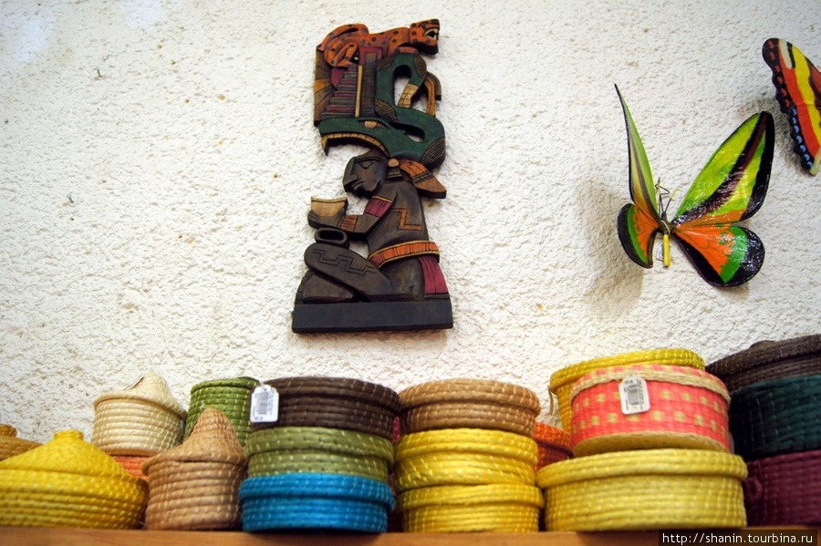Сувениры в Ушмале Ушмаль, Мексика