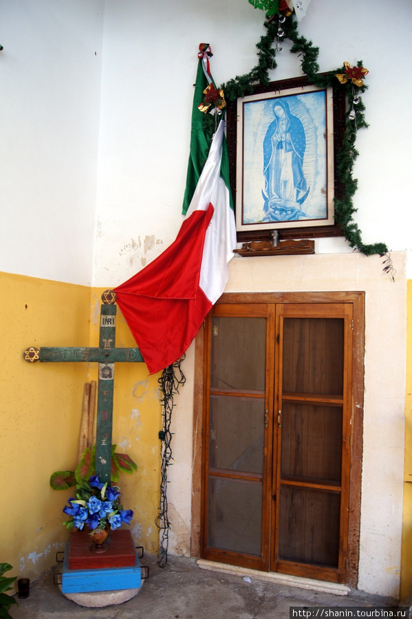 Крест и икона Богоматери Муна, Мексика