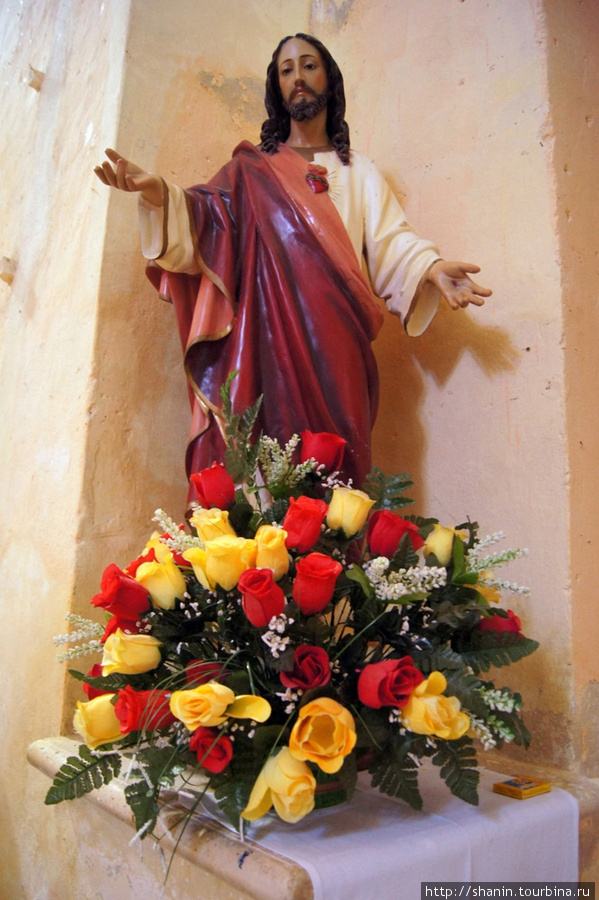 Статуя Христа в монастырской церкви Муна, Мексика