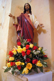 Статуя Христа в монастырской церкви