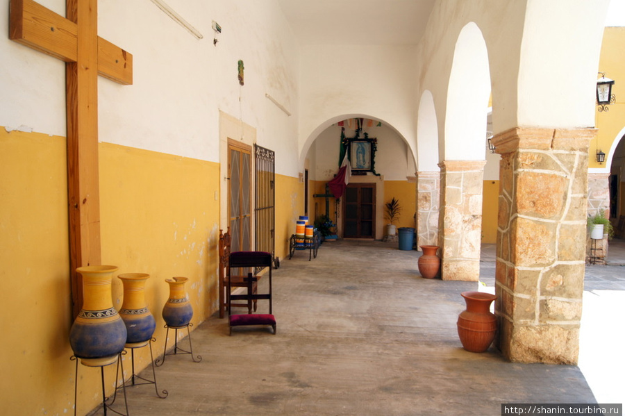 Францисканский монастырь Муна, Мексика
