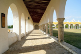 о внутреннем дворе монастыря Святого Антония из Падуи в Исамале