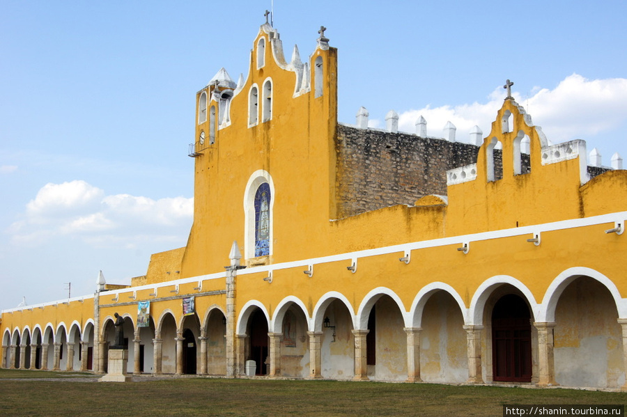 Монастырь Святого Антония Исамаль, Мексика