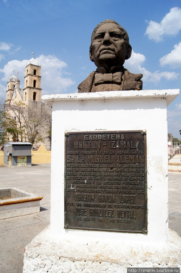 Памятник Мигелю Алеману Штат Юкатан, Мексика