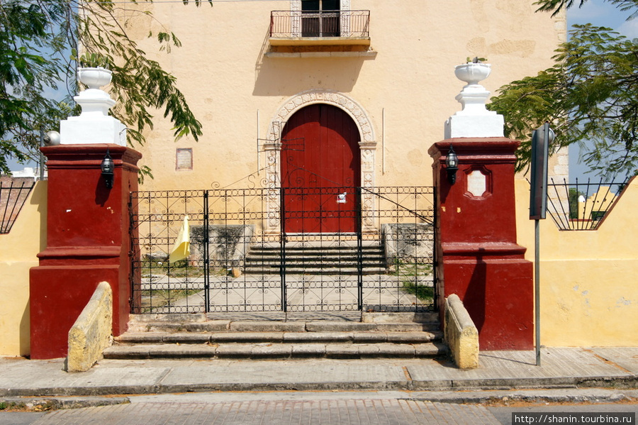 Ворота церкви Штат Юкатан, Мексика