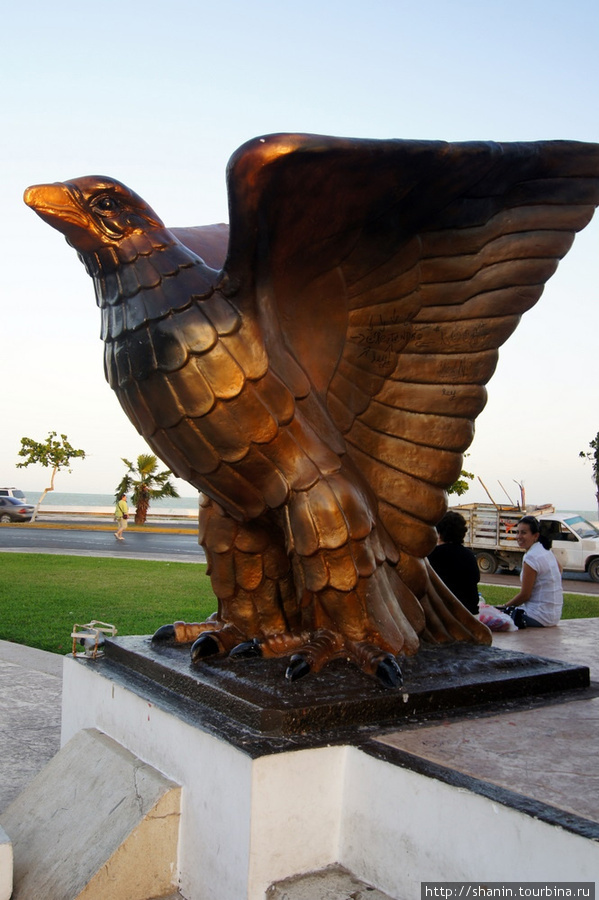 Орел Четумаль, Мексика