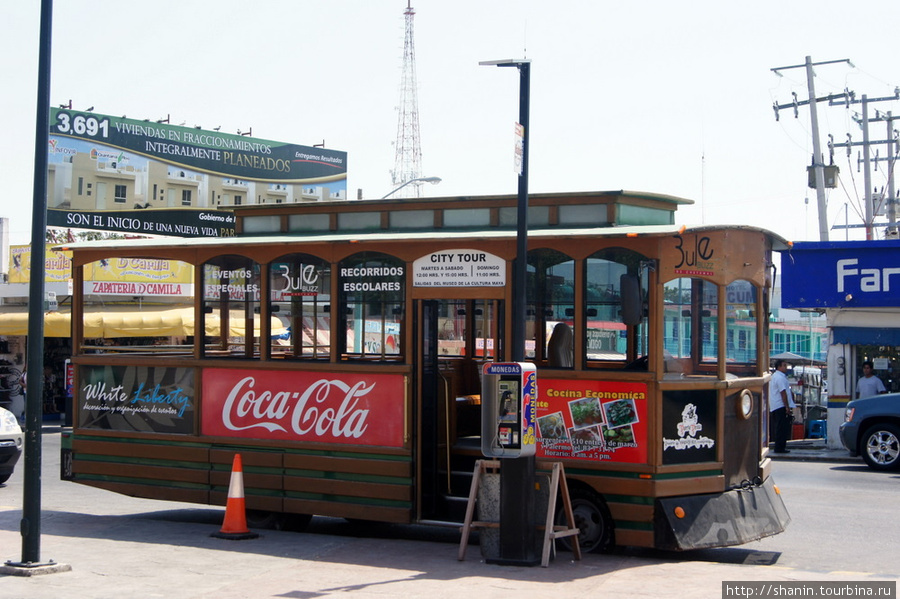 Старинный трамвай в Четумале Четумаль, Мексика