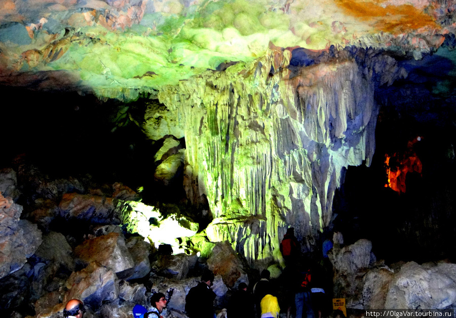 Гигантские сюрпризы в Пещере Сюрпризов Халонг бухта, Вьетнам