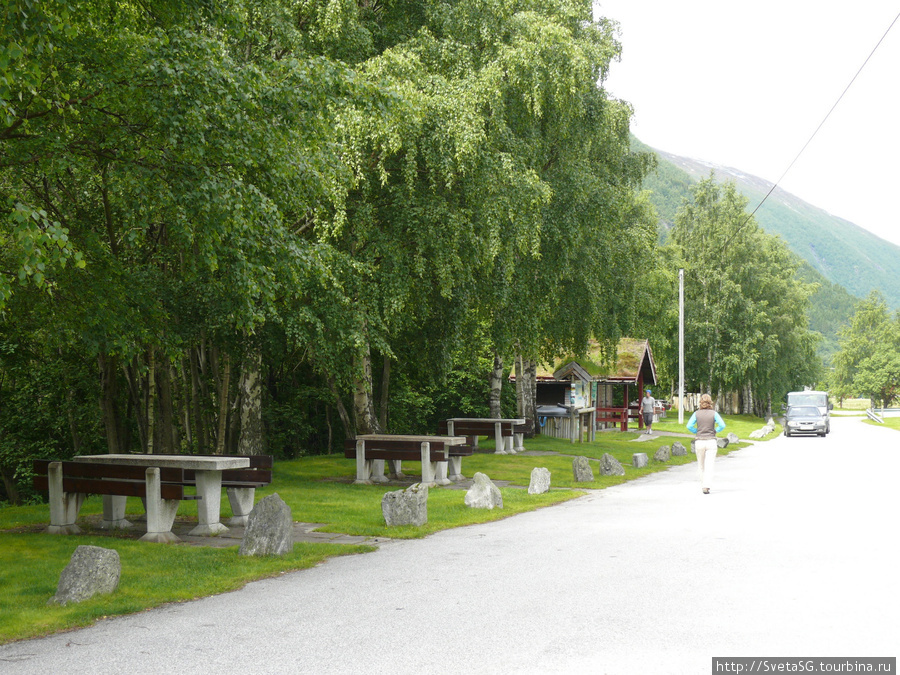 Стоянка на трассе для перекуса и отдыха. Норвегия. Норвегия