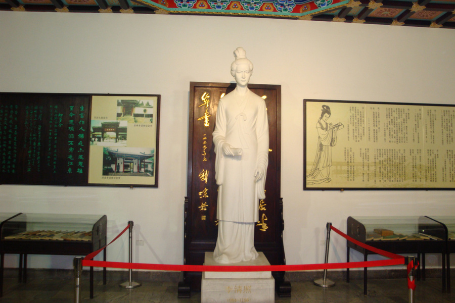 Памятник поэтессе Цзинань, Китай