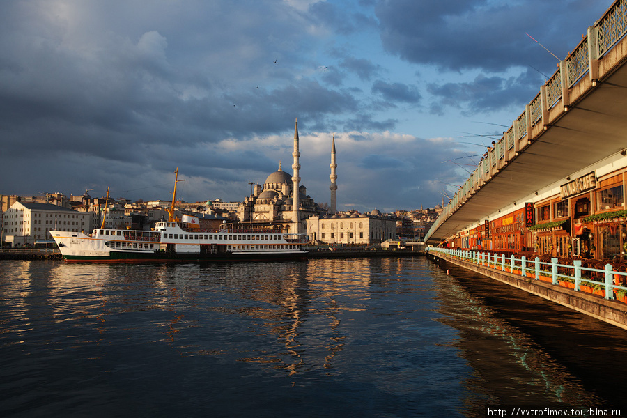 Золотой Рог, Галатский мост. Стамбул, Турция