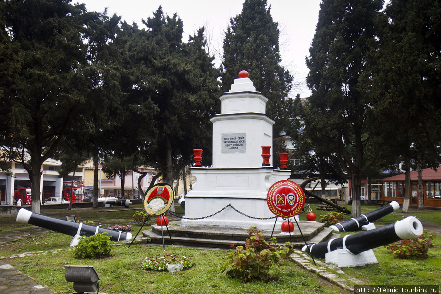 Памятник турецким солдатам, погибшим при Синопском сражении Синоп, Турция