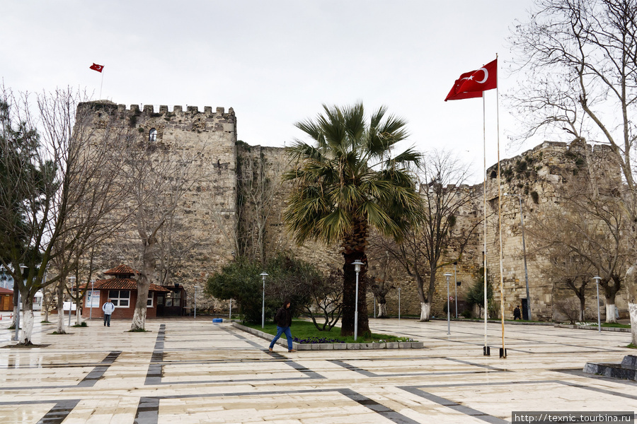 Старые крепостные стены города Синоп, Турция