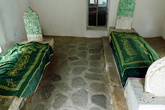 Женские гробницы около мечети — жены и дочери султана.