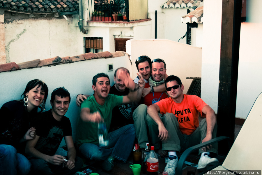 Познакомились с испанцами в хостеле, в котором останавливались Гранада, Испания
