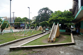 Центральная площадь Ливингстона с детской площадкой