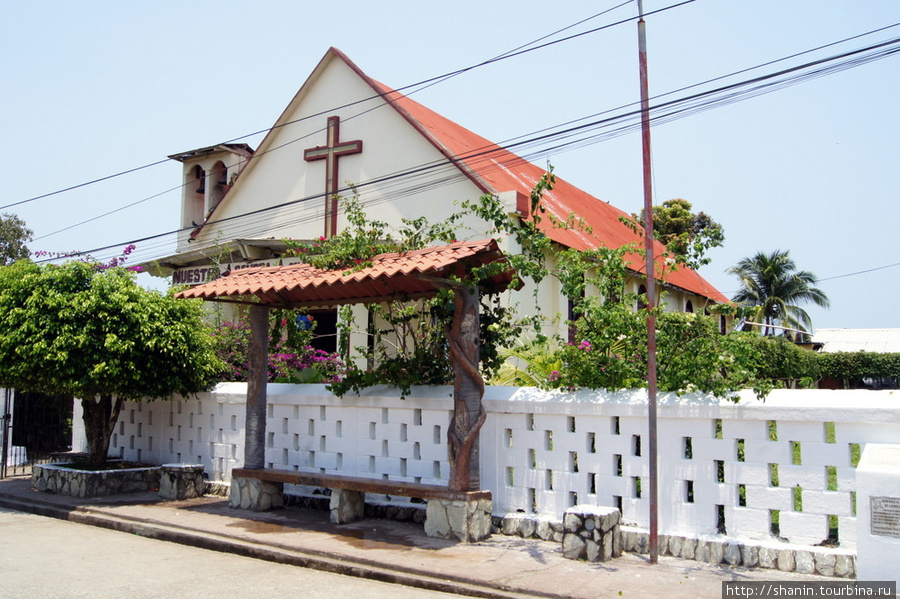 Церковь в Ливингстоне Ливингстон, Гватемала