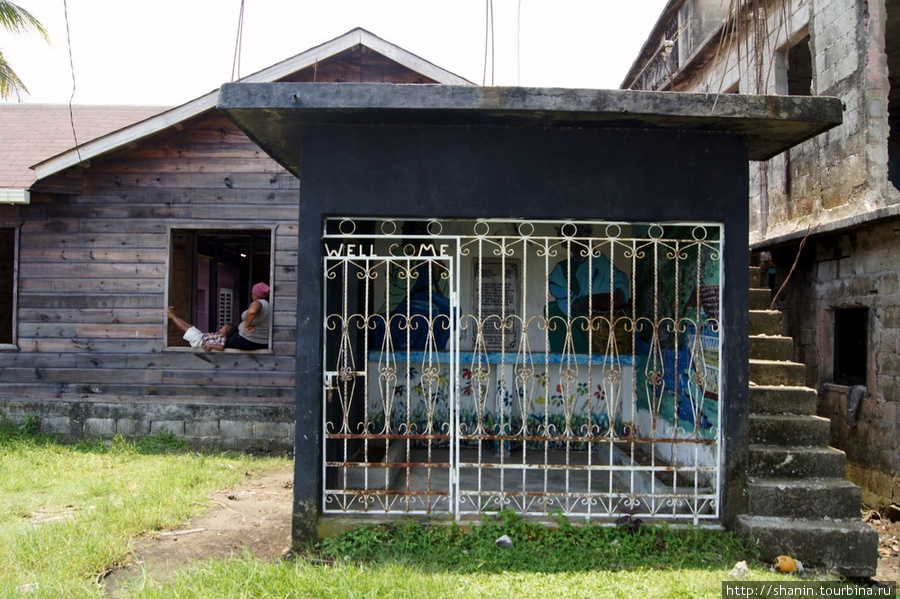 Алтарь за решеткой Ливингстон, Гватемала