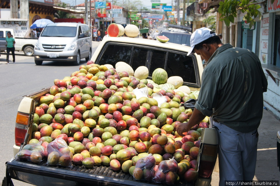 Автолавка с манго Рио-Дульсе, Гватемала